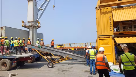 container-loading-logistics